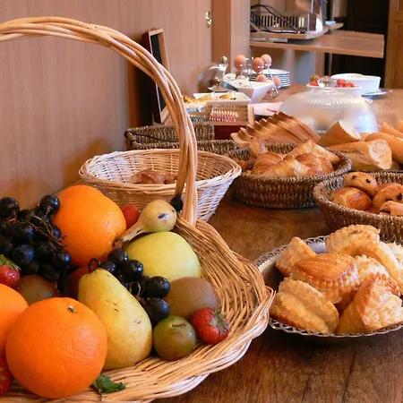 Ξενοδοχείο Logis - Chateau De La Motte - & Restaurant Liessies