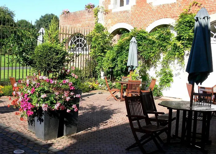 Hotel Logis - Chateau De La Motte - & Restaurant 3*