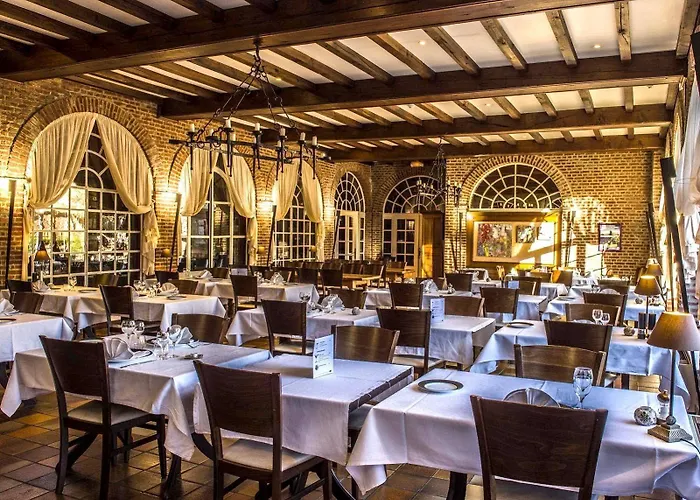 Hotel Logis - Chateau De La Motte - & Restaurant 3*